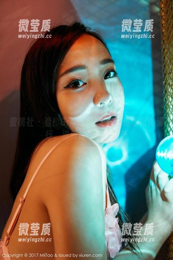 蜜桃社 - 看！Gina的裸足在图库里自由滑行，流畅得似乎在跳舞-微莹质