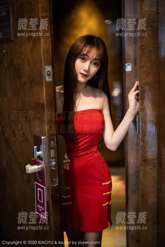语画界 - 灰丝写真中的奶瓶，分享这样的一种轻松而又朦胧的氛围。-微莹质