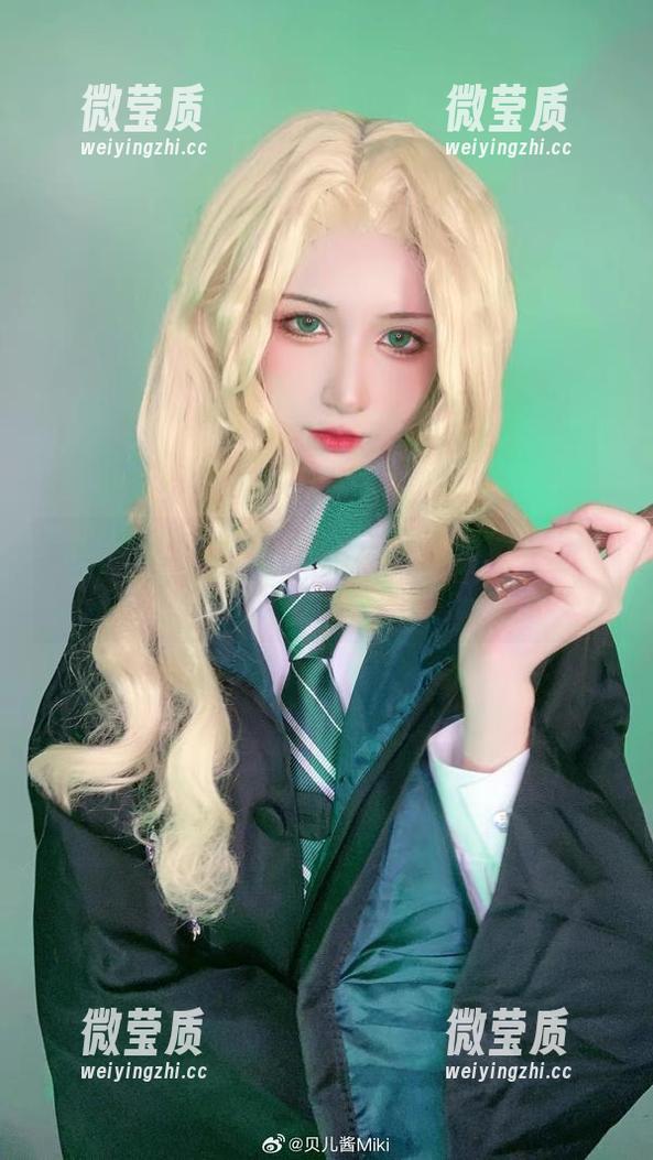 福利时间：贝儿酱Miki挑战旗袍，性感只需一转身！-微莹质