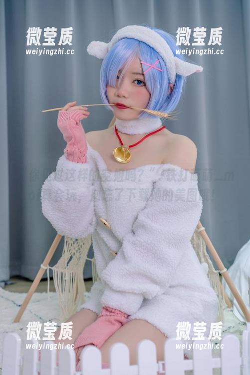 “你见过这样的空姐吗？”-铁打萌萌_moi真会玩，别忘了下载她的美图哦！-微莹质