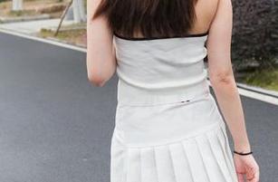 魔镜街拍 - 一边工作一边美丽，婷婷黑丝图包合集，有多少人能做得到？