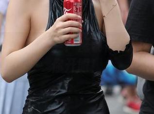 无圣光还能这么美？魔镜街拍黑丝苗条带你开眼！