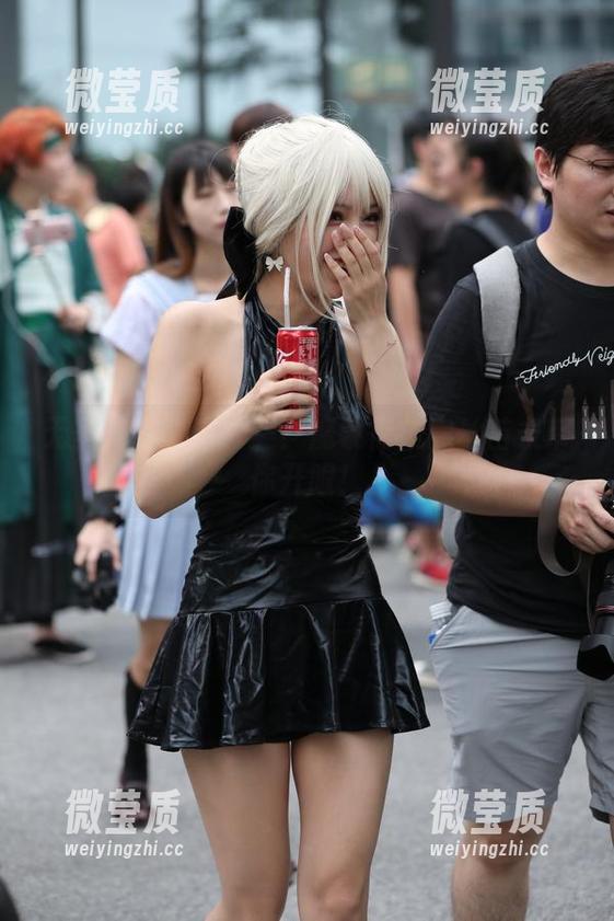无圣光还能这么美？魔镜街拍黑丝苗条带你开眼！-微莹质