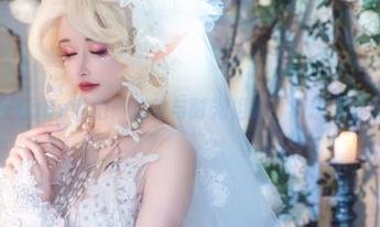 鹿八岁baby私拍：豹纹与时光相遇，真想多看几眼。